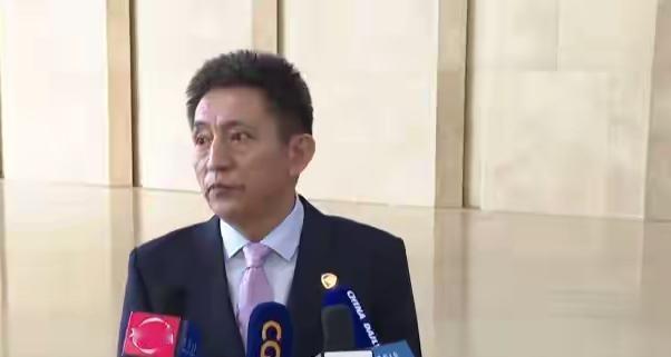 一波未平一波又起！美国装不下去了，半小时内，两架军机坠入南海