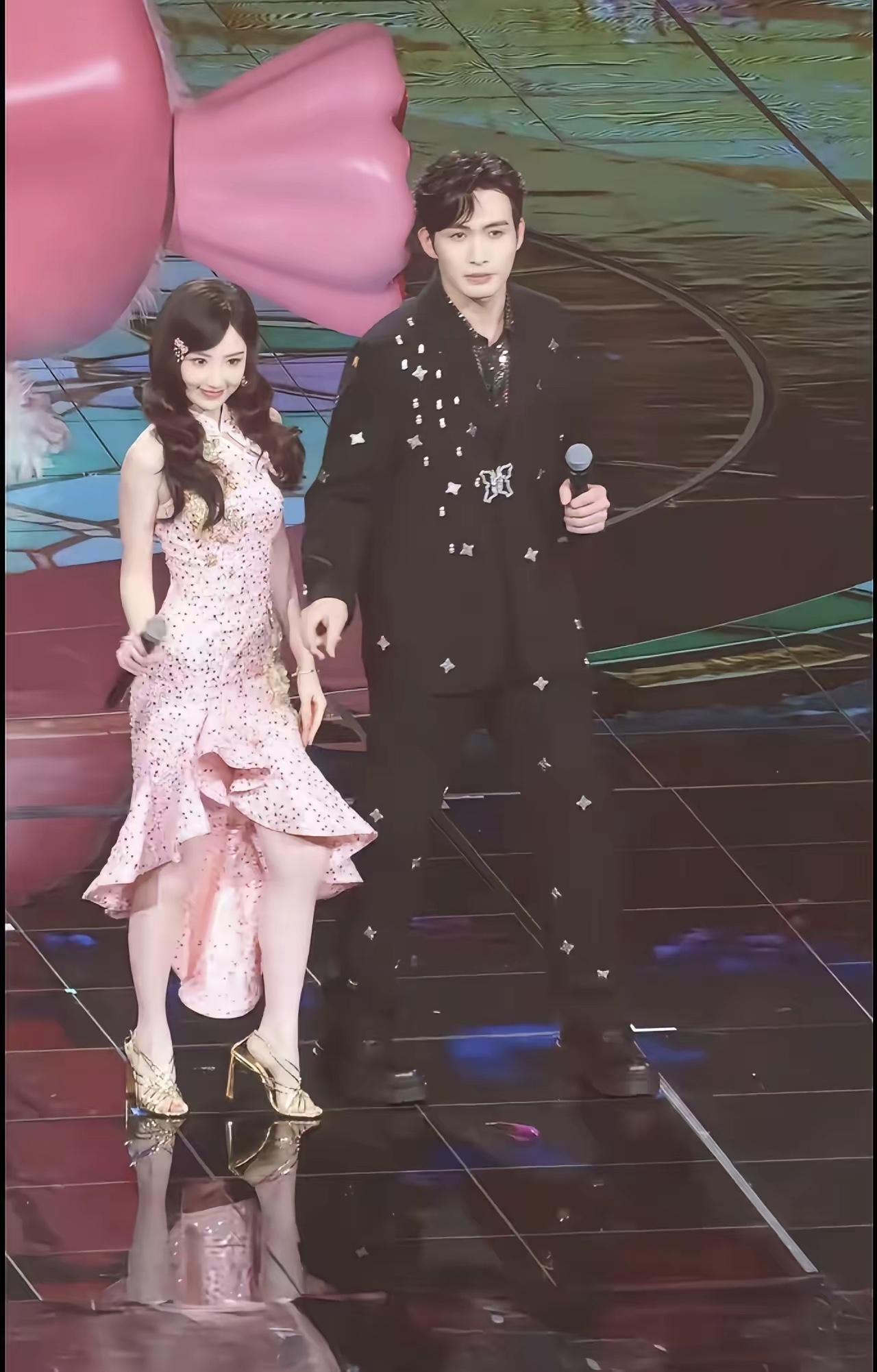 38岁的毛晓彤，应该很难结婚了。

​不是没有人爱，不是没有人追，是她自己很难进