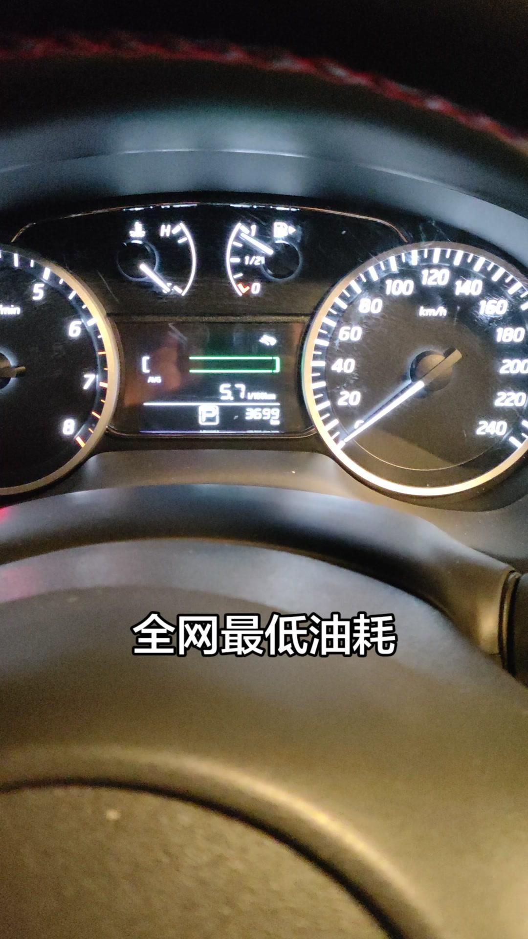 1️⃣车型信息：我开的是一台1.5T的轿车，平时主要在市区通勤+偶尔高速。
2️