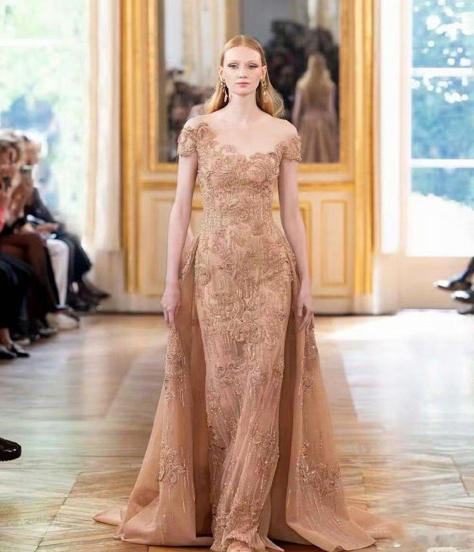 关晓彤玫瑰金礼服关晓彤玫瑰金薄纱裙关晓彤玫瑰金薄纱裙，好看，[太开心][太开心]