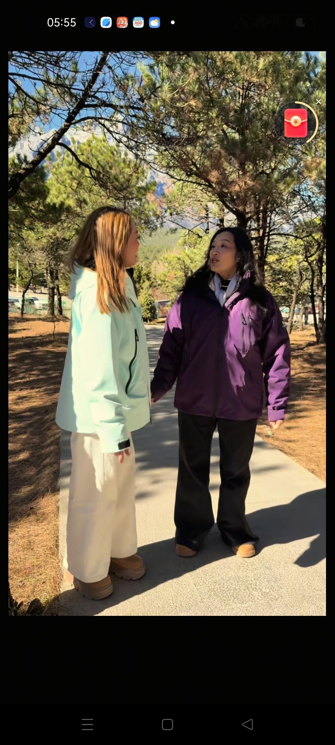 谢浩楠的妈妈和妹妹以及海军哥哥来到云南助农，在助农之前 ，他们先登上了玉龙雪山 