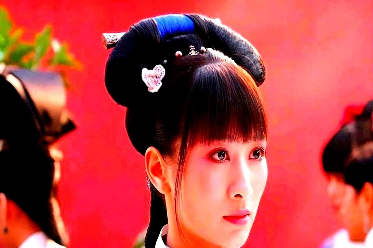 重刷《甄嬛传》才发现，安陵容选秀翻盘，根本不是靠甄嬛。

都以为是那朵海棠花招来