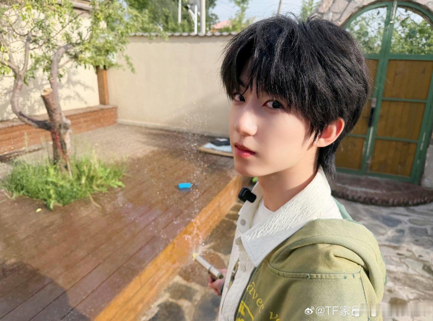 杨博文新cha震感全能创作人杨博文持续输出优质舞台，自编搭配的舞cha氛围感拉满