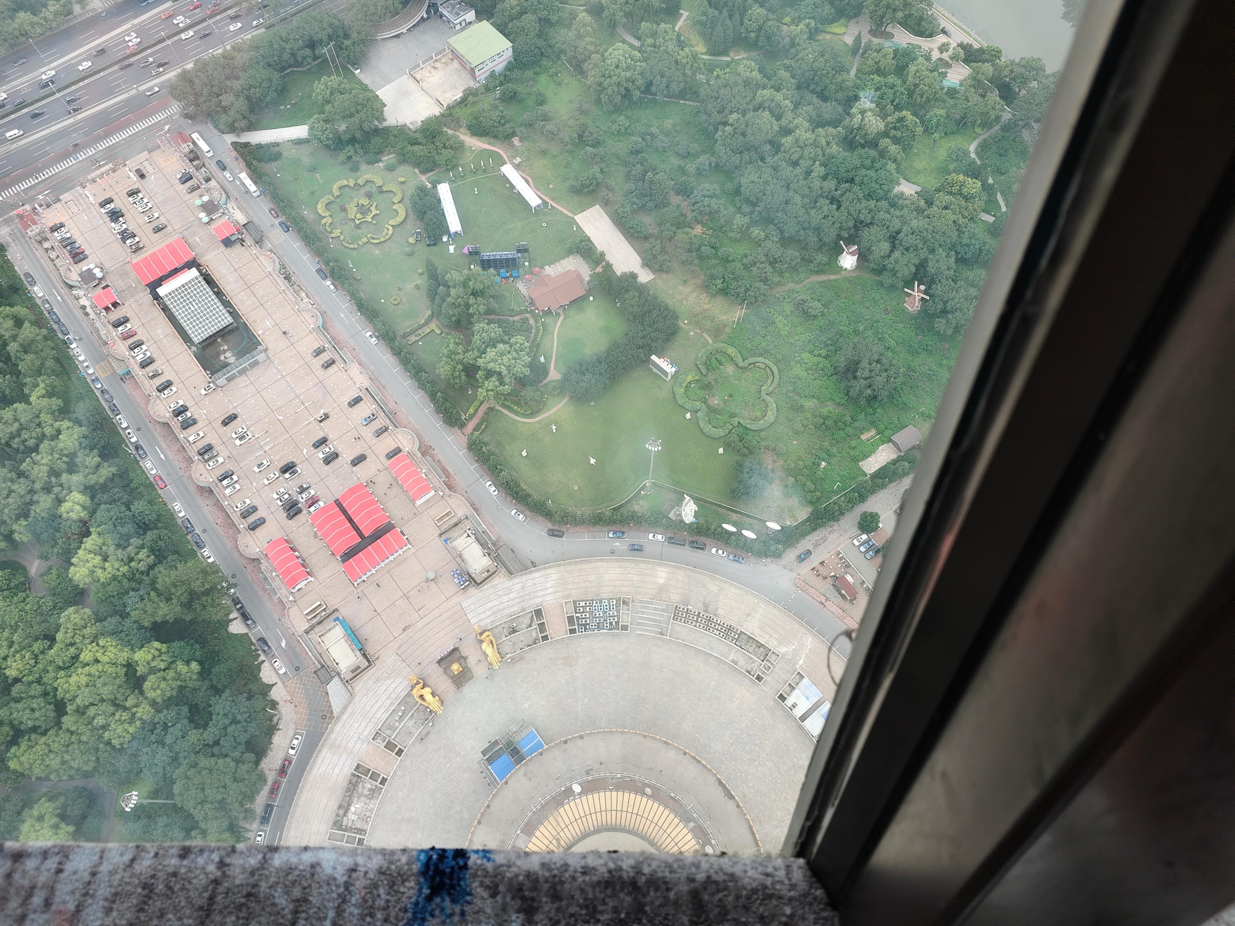 你能从220多米的高空中找到自己的车么？我能[666]#老霍随便聊# ​​​