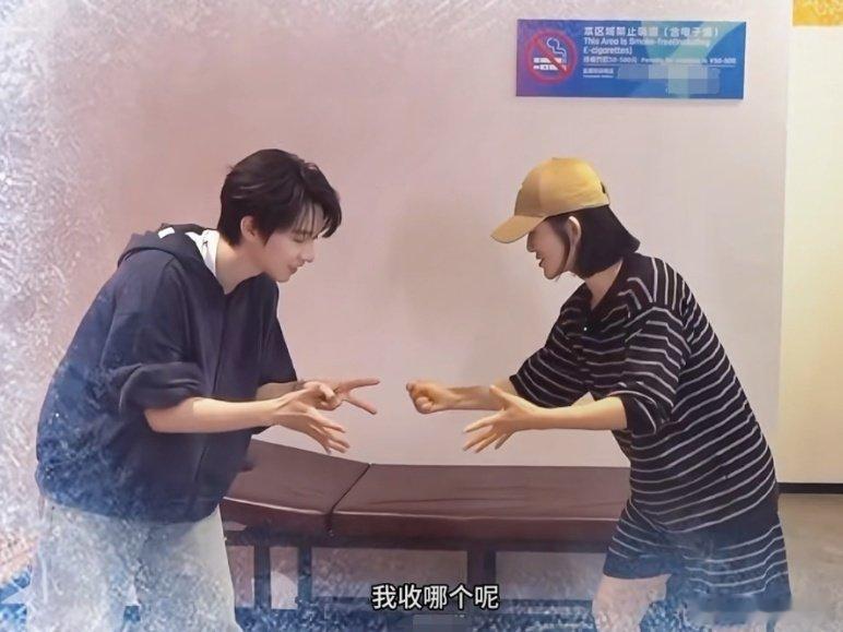 贺峻霖谢娜非静止画面 贺峻霖这波操作我服！对前辈体贴又礼貌，非静止画面是名场面，