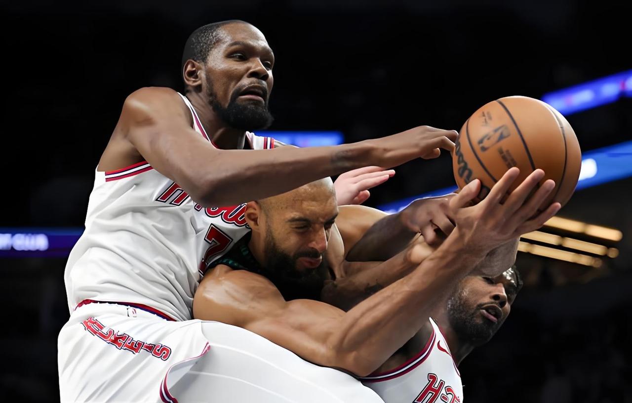 篮板赢13个还输？火箭这场输得又蠢又活该！

132:136，主场吞下失利。别被