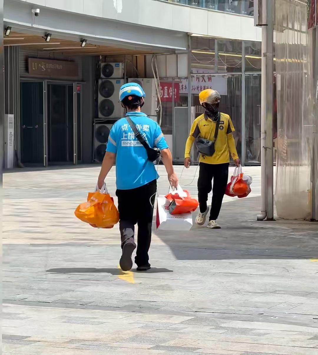 一定要记住：
失业了千万不要去
摆地摊、送外卖、跑网约车
因为底层竞争更激烈，