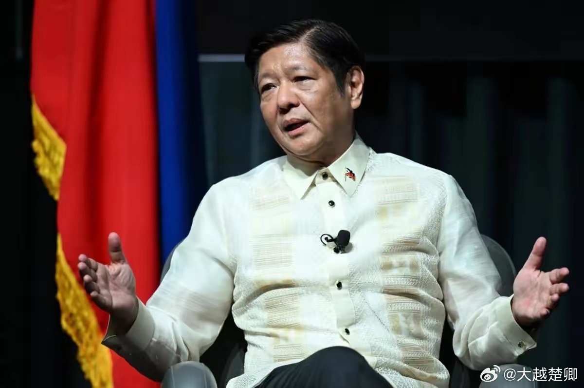 小马科斯近日提议中菲两国联合开发南海油气。他还说，中国对菲律宾帮助颇多，比如参与