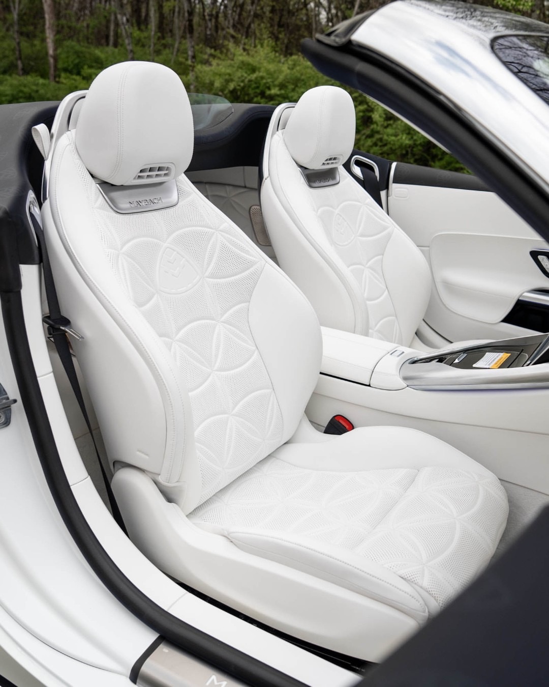 这款2026款梅赛德斯-迈巴赫SL680 Monogram系列，以超限量的姿态诠