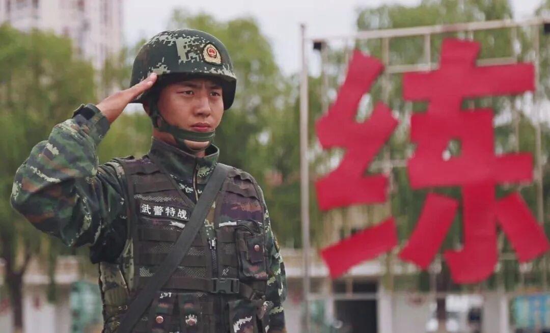 如果没有这次意外，可能没有人知道那个街角烤鱼店的老板是当年威名赫赫的特战队员，可