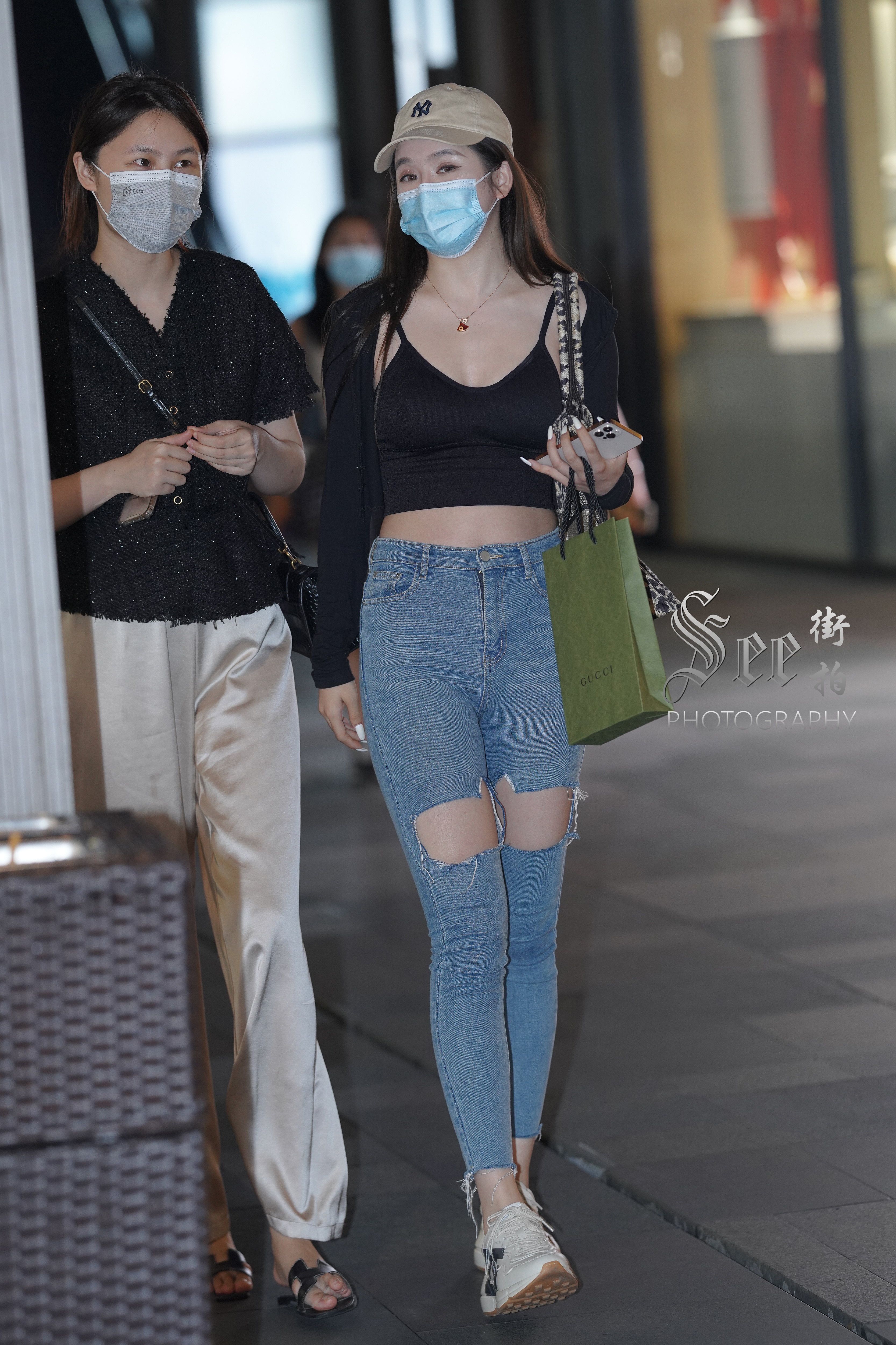 清秀甜美的牛仔裤小姐姐~~ ​​​