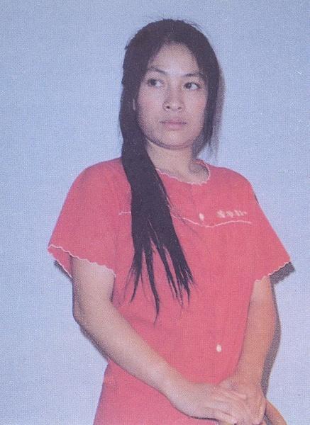 当年谢烨不顾父母极力反对嫁给了顾城，婚后她后悔了吗？肯定后悔了，比如两女伺一夫的