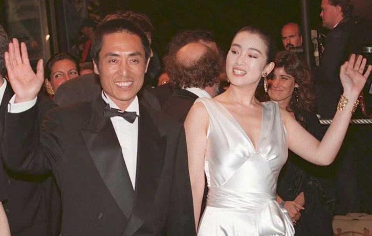 张艺谋的女儿张末曾写过这样一段话：“我至今也不清楚，像巩俐这样的大明星，她和爸爸