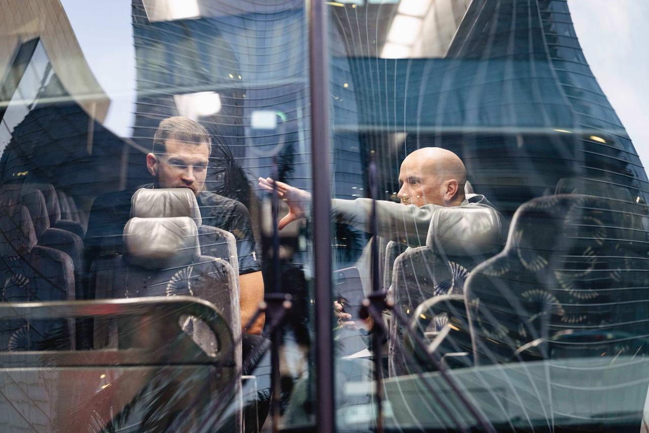 此前热火5胜4负排名东部第7，开拓者则是5胜3负位列西部第5，此役阿德巴约因伤缺