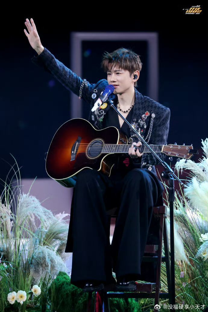 张杰在鸟巢搞上装修了 越来越期待张杰的演唱会了，这么大的阵容！网传26年鸟巢装修