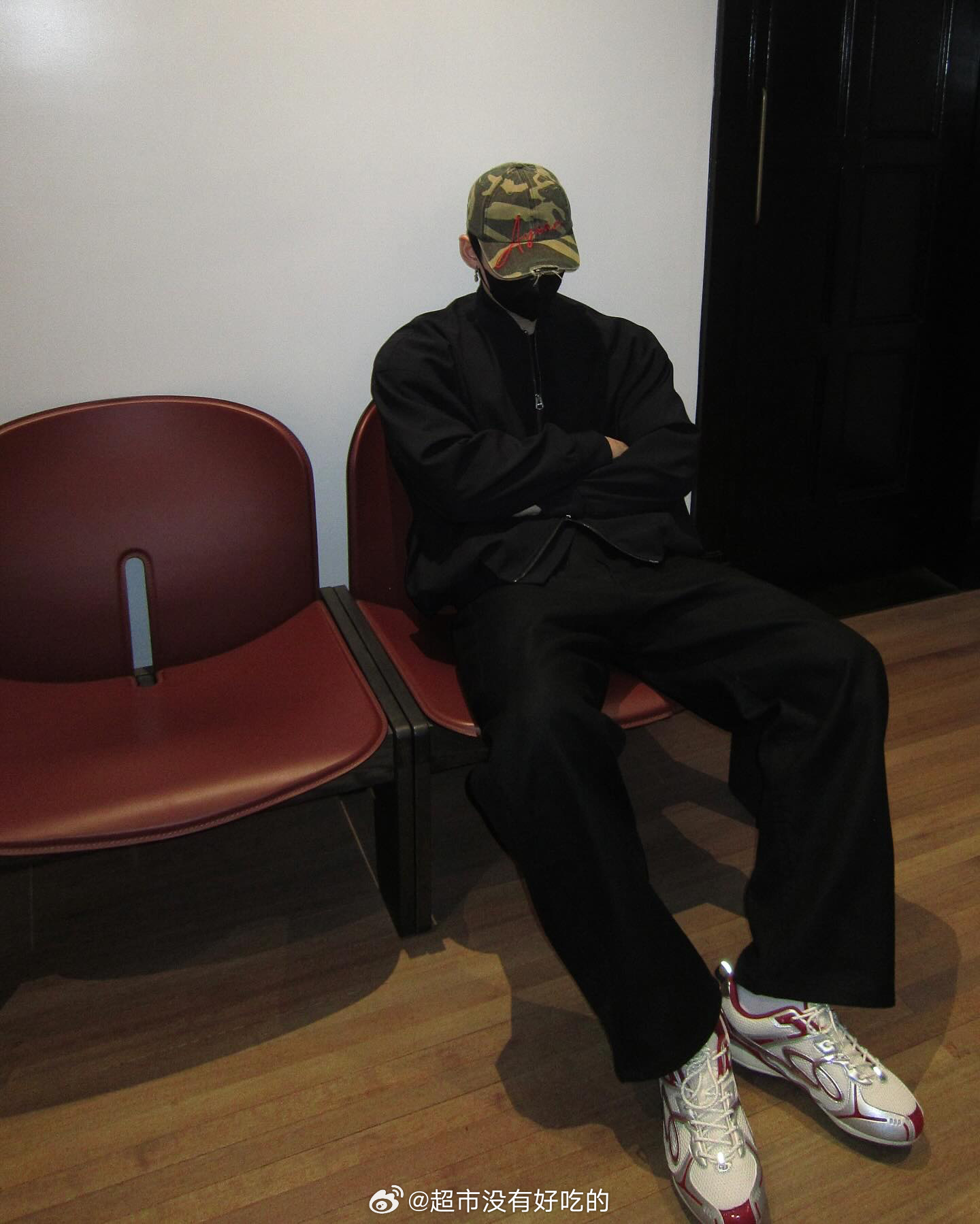 失踪人口白敬亭ins更新潮男回归了，除了帅还能说点啥多多营业，小白好会拍啊白敬亭