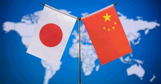 在我们暂停日本水产进口之后，11月20日，日本右翼政客山尾志桜里表示，如果威胁无