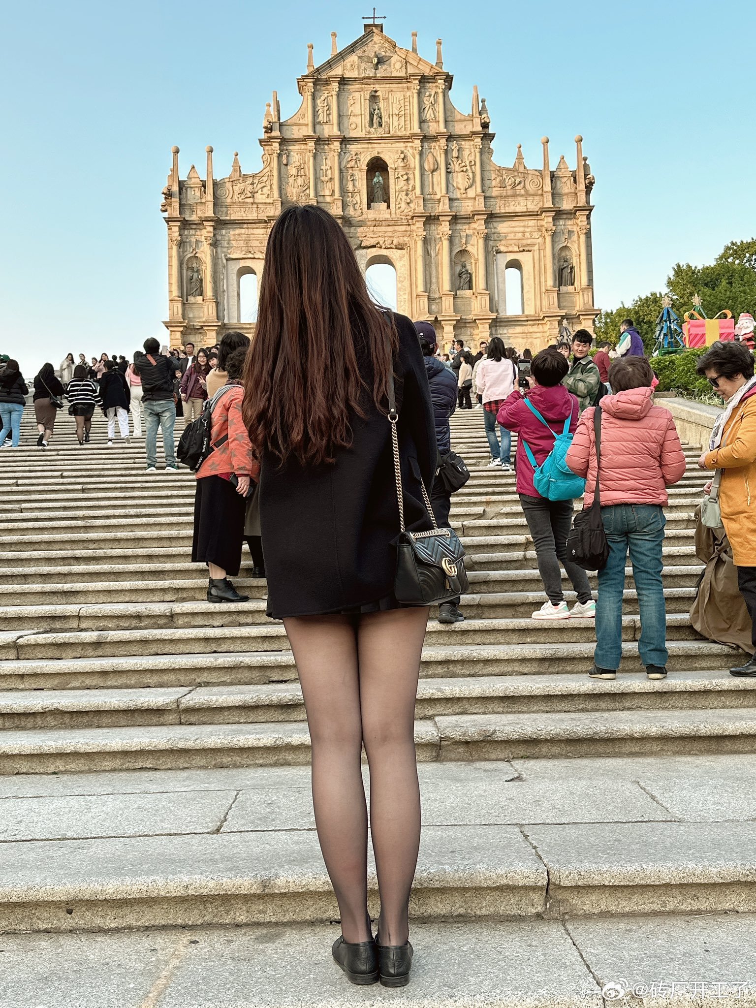 看背影就觉得～ ​​​