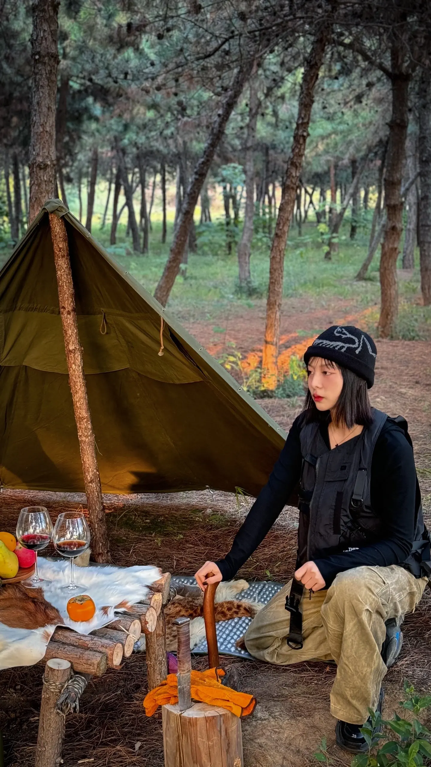 🏕️ 原始的乐趣是从搭建庇护所，砍柴，手工桌子，烧水煮饭开始，体验不...