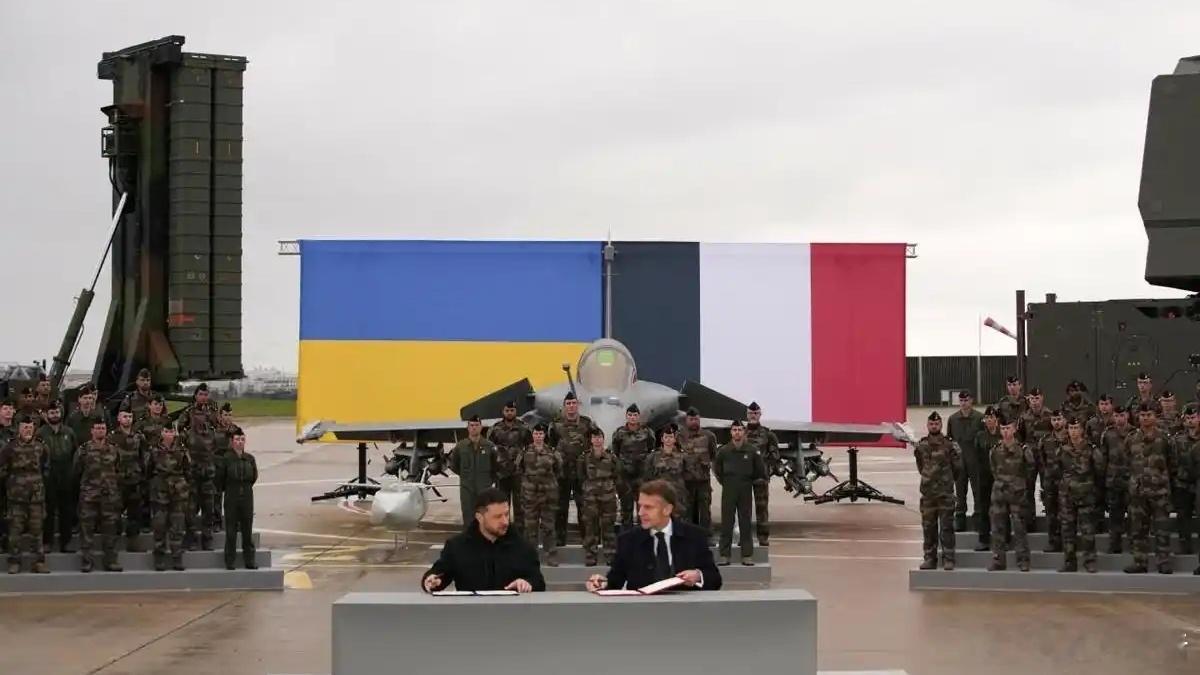 乌克兰将购买100架“阵风”战斗机11月17日，乌克兰总统泽连斯基在法国签署意向