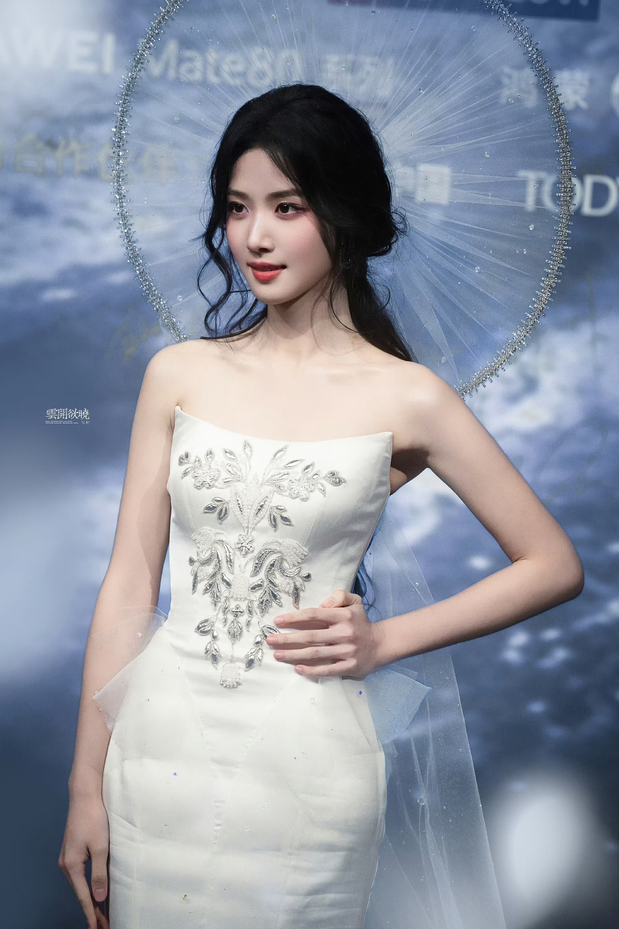 卢昱晓美神怼脸 卢昱晓这个怼脸美我一大跳啊啊啊啊又瘦又白，这个噜噜晓生图和精修0