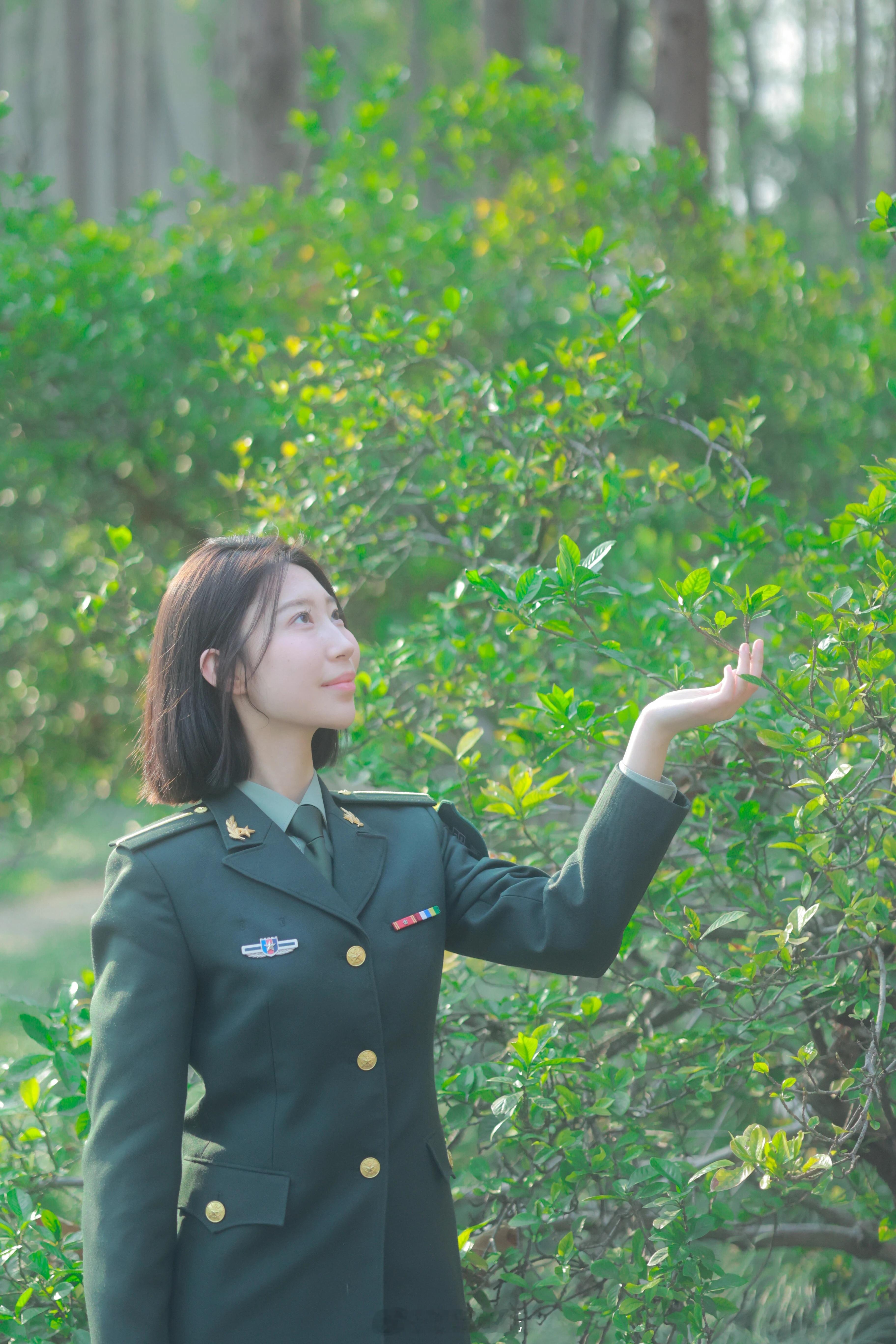 #迷彩军恋[超话]#愿屏幕前的你也能灼灼春光，向上生长[送花花]军校赏花🌸邀你