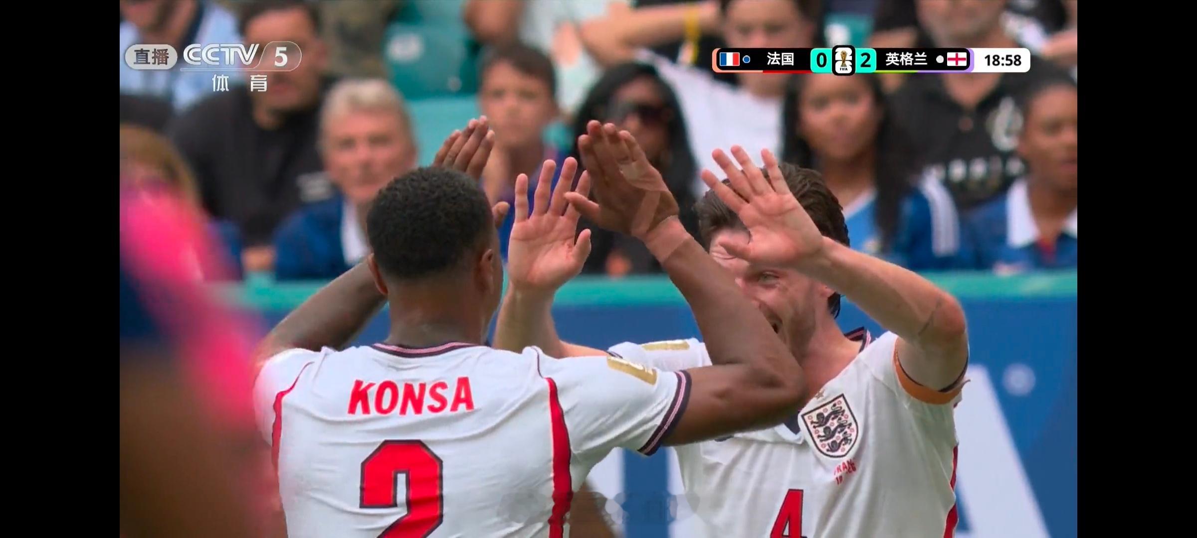 法国vs英格兰赖斯开出角球 孔萨头球破门！英格兰2-0领先法国！！！英法大战变英