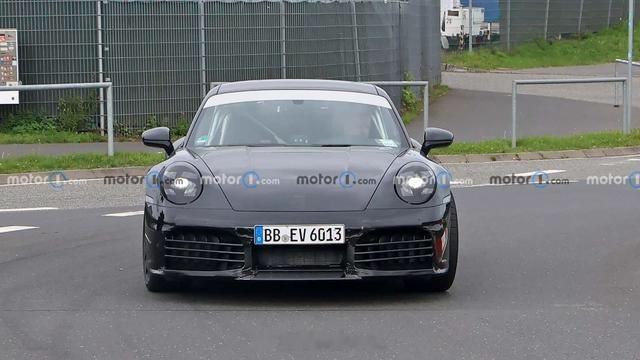 #新能源汽车# 【不会太重，新款保时捷911明年发布，混动版2025年发布】保时