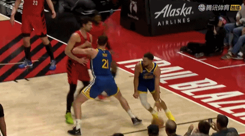库里也疯鸟，6个三分了哦！我好难过，这么好状态的库里......金州勇士