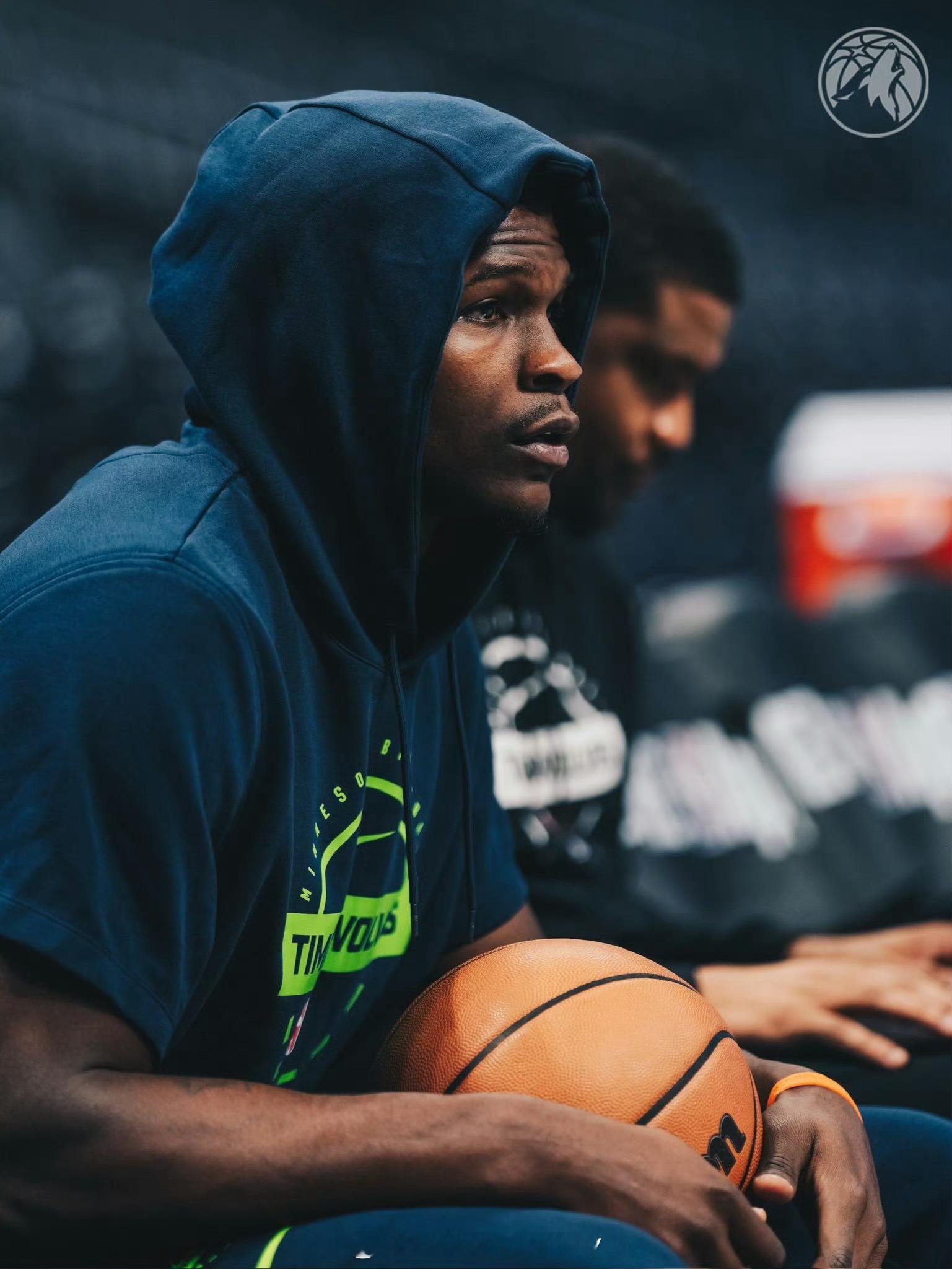 NBA谁是圣诞大战MVP 就凭那记精彩的绝平三分球，这个MVP我一定颁给爱德华兹