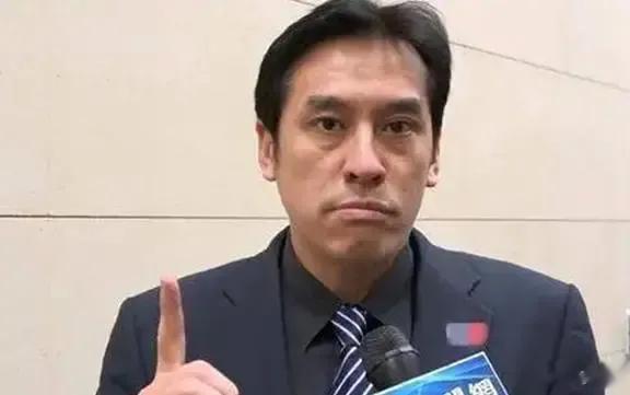 在“榨菜哥”、“田鼠哥”、“土房哥”之后，台湾又来了个“烧烤哥”。​日前，台湾资