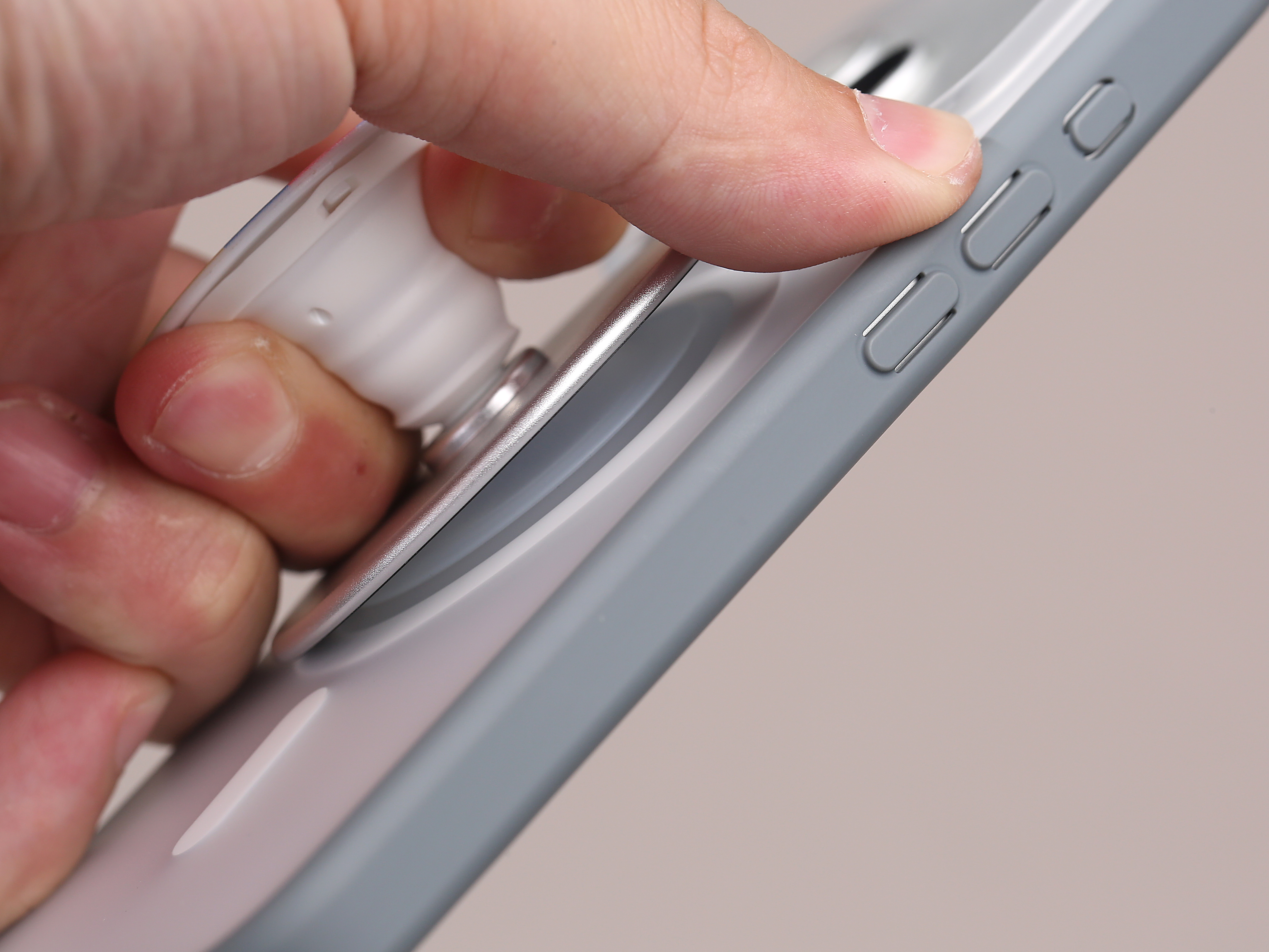 多彩小吸盘来咯半透、黑色、白色、黄色、橙色、蓝色六款配色可以选择。半透吸力预计 