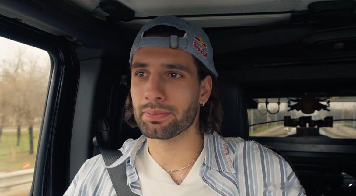 如何应对名气？索博斯洛伊："是的，没错。确实遇到过这种情况，人们突然走过来要求合