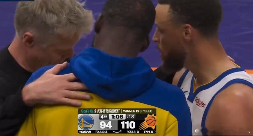 库里格林科尔拥抱 勇士换下主力，科尔和库里格林拥抱，赛季就这样结束了。 