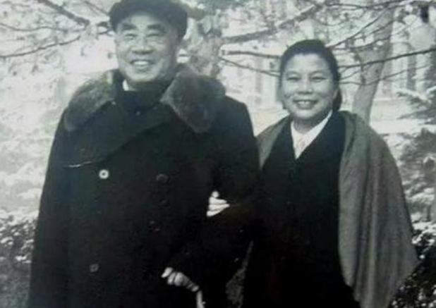 1934年春，红军即将开始长征时，朱德夫人康克清突然发现，原先在朱德身边担任贴身