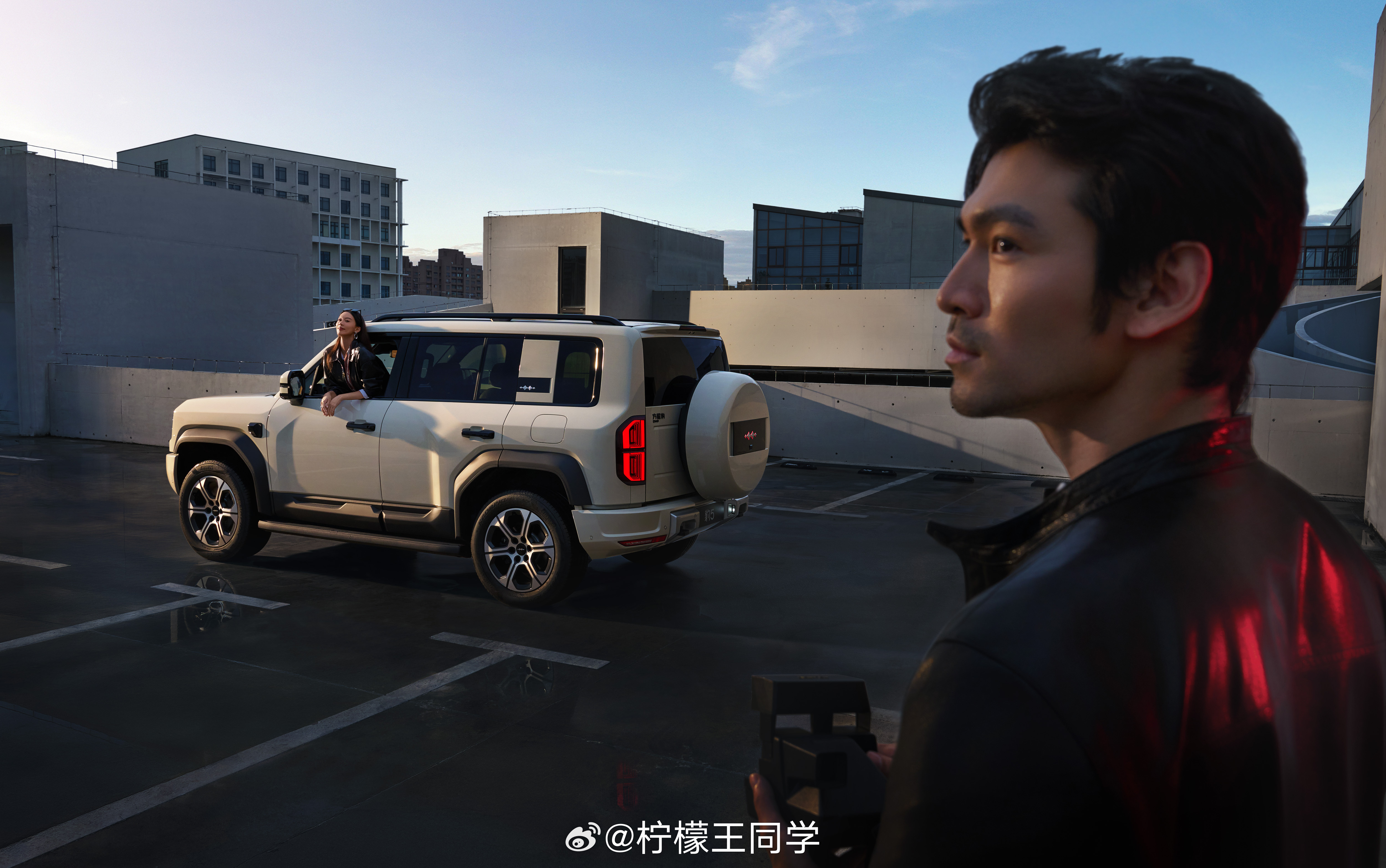 方程豹又上新了——这次带来了豹5长续航版和豹8大五座版。一个是更能打的“越野新王