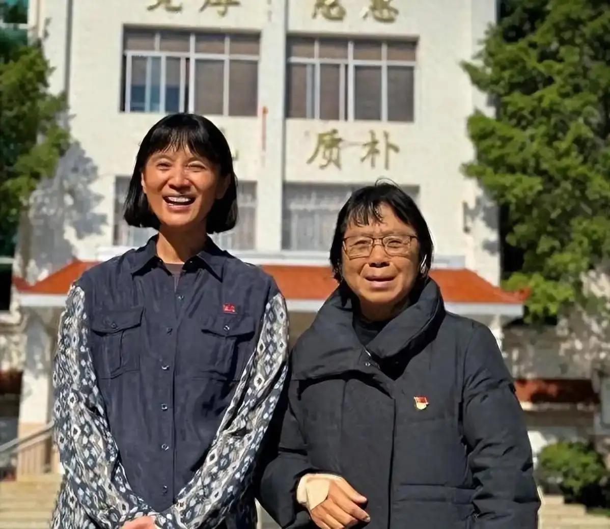 越看越别扭！宋佳演张桂梅输在细节，网友吐槽太真实
 
看完《山花烂漫时》的花絮，