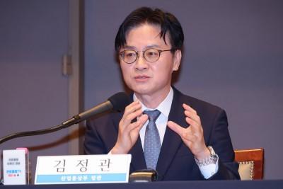 近日韩国产业通商资源部长官金正官，在首尔中区韩国新闻中心出席宽勋俱乐部公开论坛，