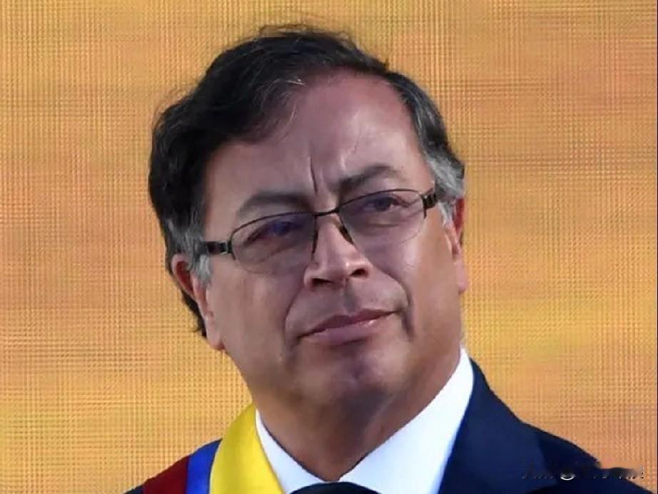 佩特罗确实厉害！
一招就把特朗普搞定了！

特朗普扬言要抓捕佩特罗
不料
佩特罗