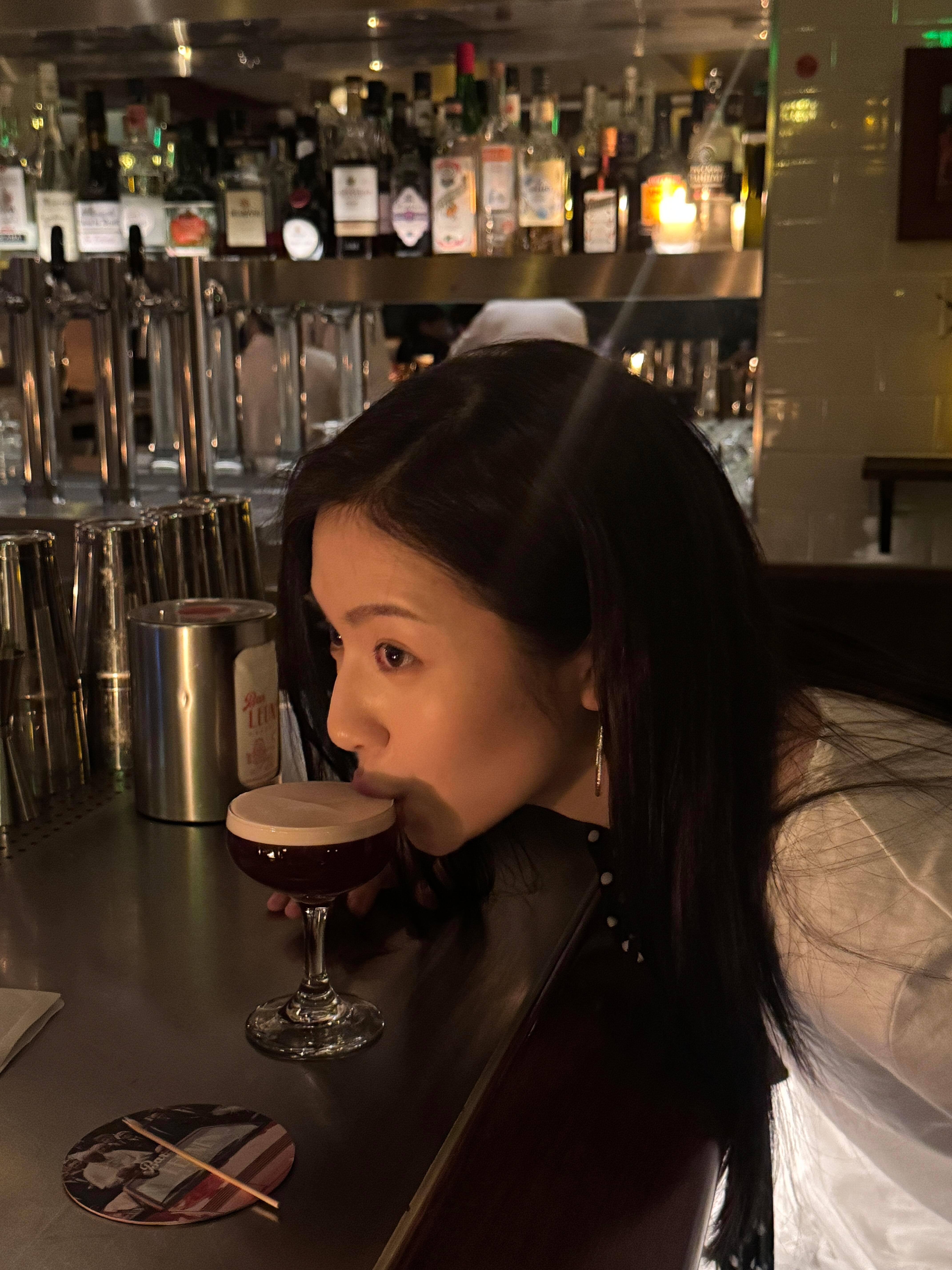 李兰迪又换风格了李兰迪后背的曲线 李兰迪日常照有种不在内娱的美 