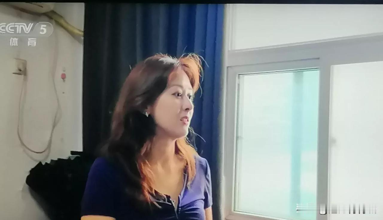 好久没有看CCTV5，新的主持人好多啊！大部分不认识！这位女主持人主持节目让人耳