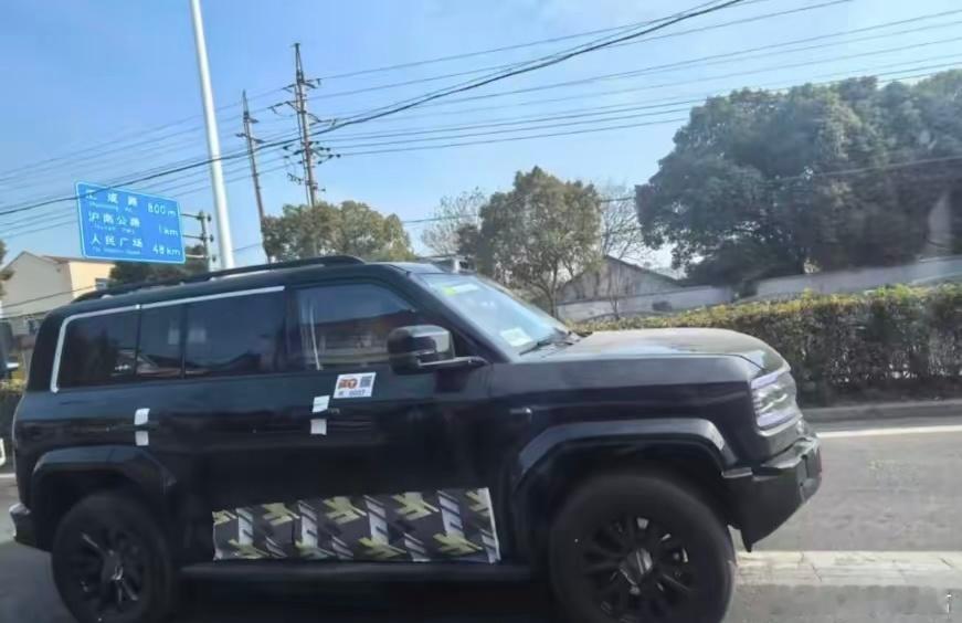 方程豹豹5智驾版伪装实车曝光，在车顶增加了激光雷达，有望搭载方程豹豹8同款华为乾