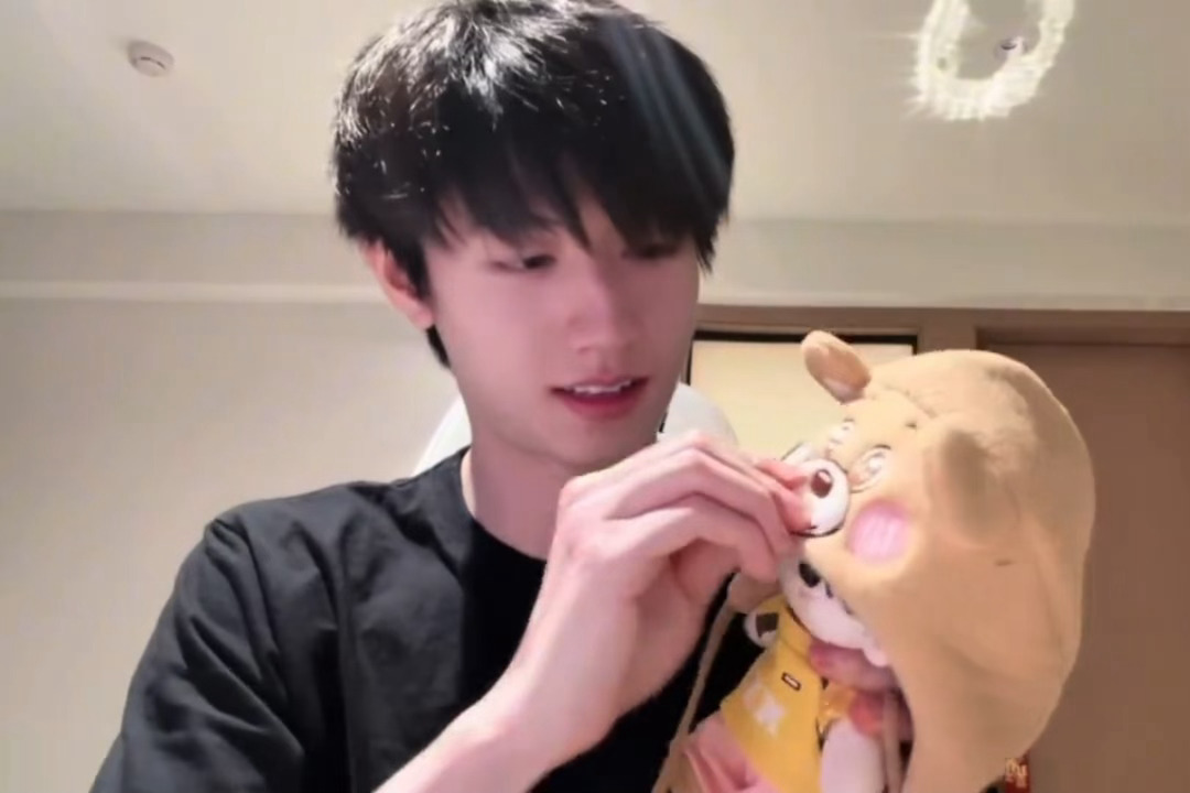 婴😣朱志鑫的快乐充能站 ​​​