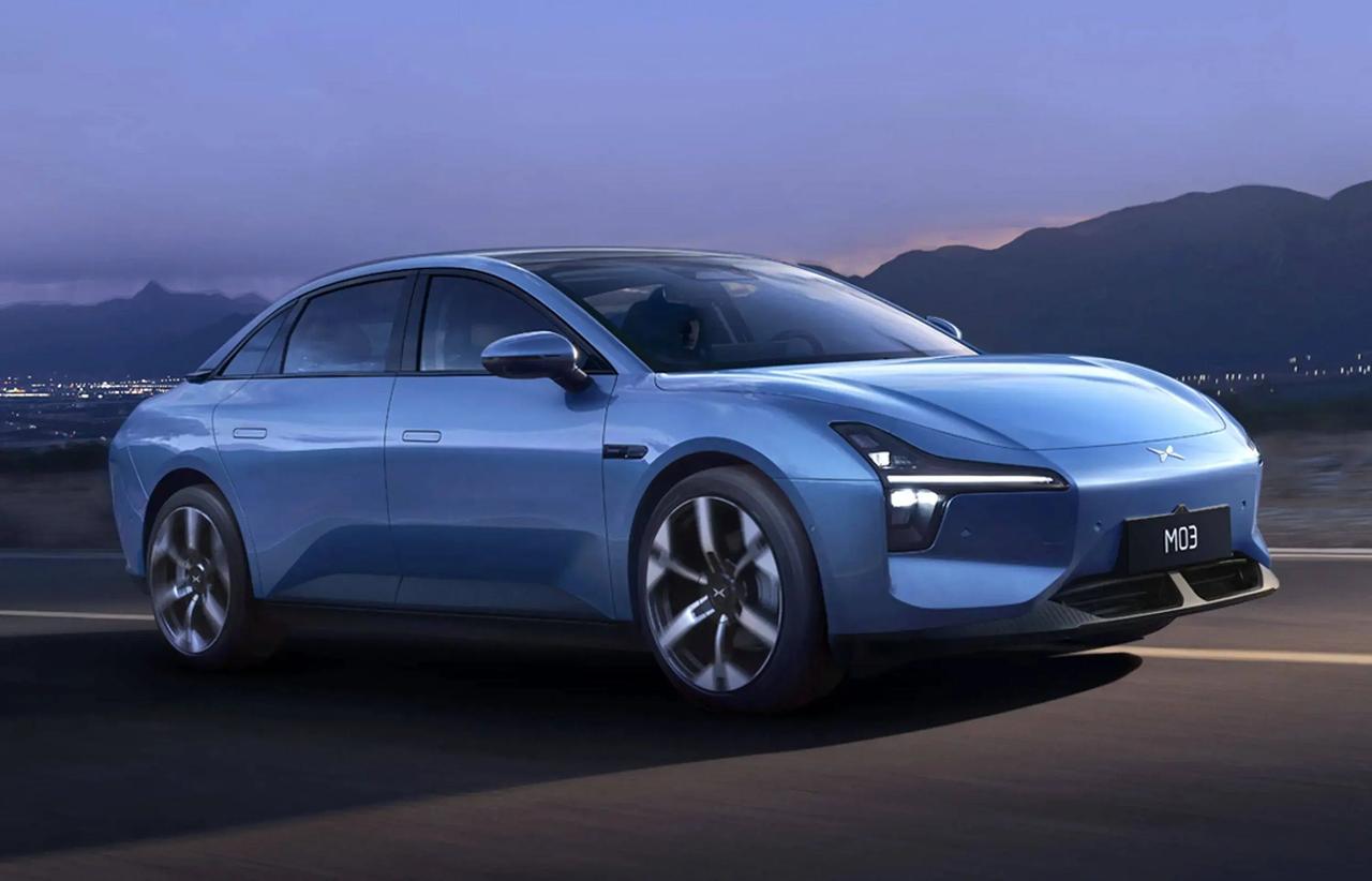 新能源汽车市场的竞争日趋激烈，小鹏汽车以其创新的智驾实力在市场中占据了一席之地。