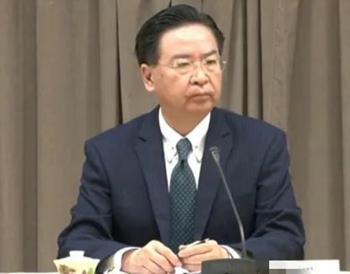 吴钊燮急了，说截至8日，大陆已在台湾东部约140海里处集结6艘舰艇编队，包括2艘