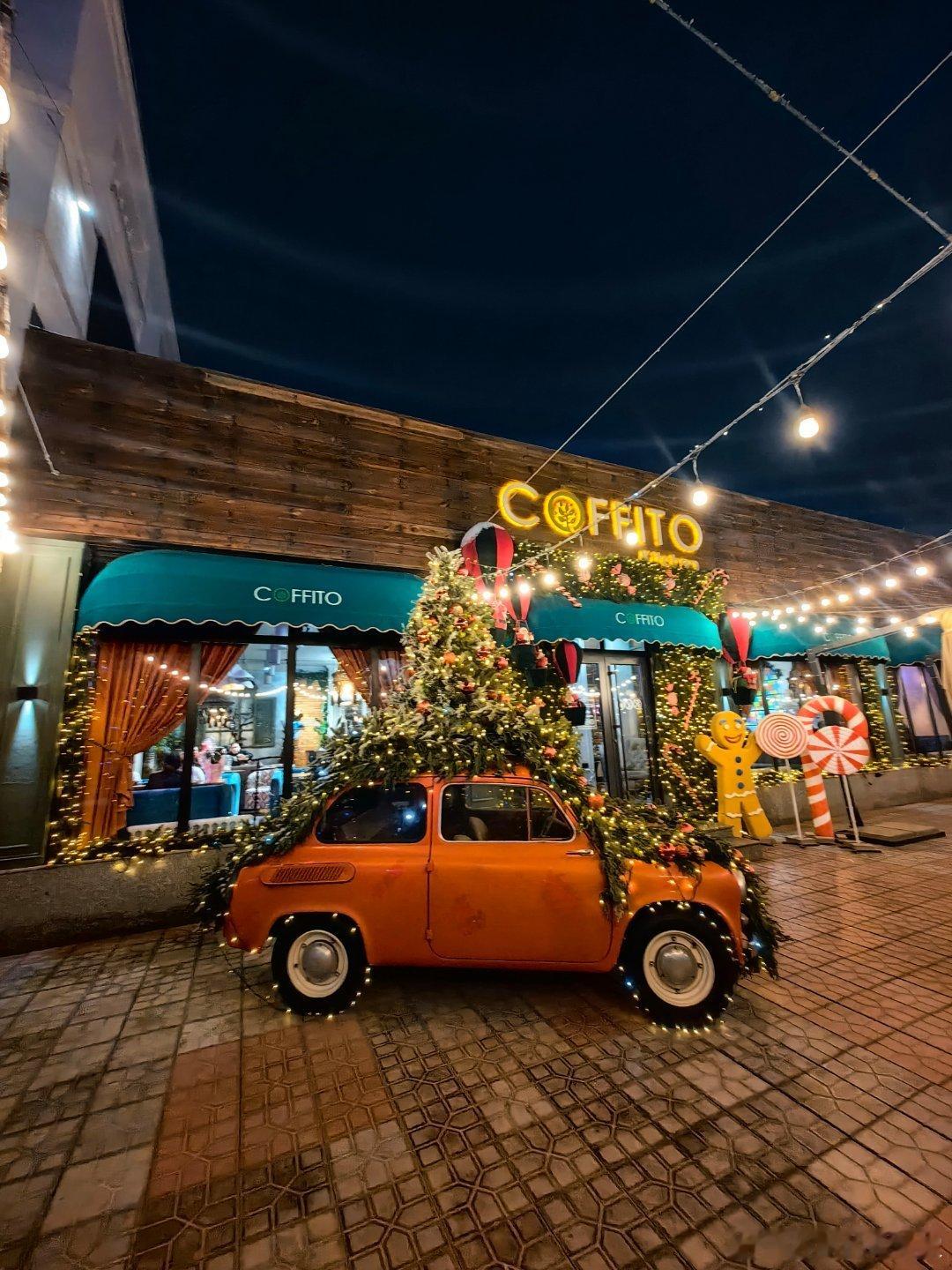 在哈萨克斯坦的旧都：克孜勒奥尔达街头看到一台被装饰节日的老车，大家有知道这是什么