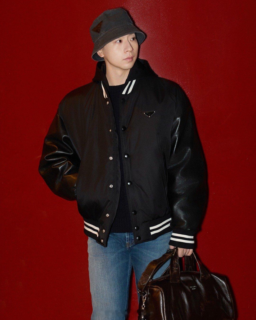 马龙锐意锋芒点亮夜幕 这是对GOAT实力与品味的双重认证。期待他带着冠军气场与生