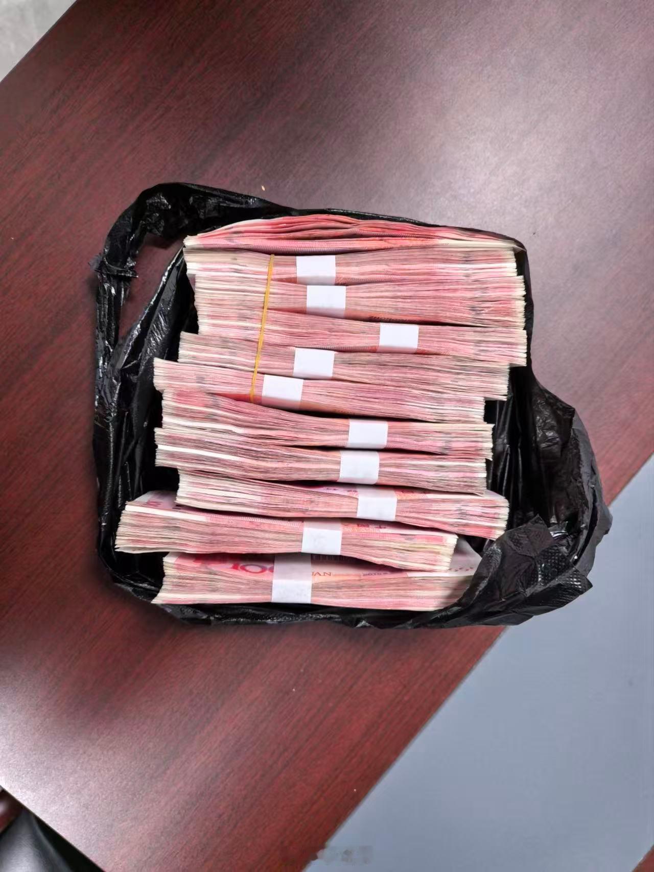 宁波反诈及时出手成功守护群众十万余元 近日，宁波鄞州姜山派出所通报一起成功劝阻电