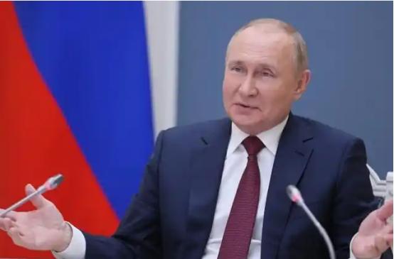 印度记者当场逼问普京“中印开战你站谁”，普京一句话让全场哑口无言，原来背后是经济