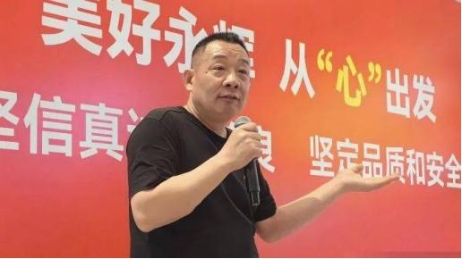 为什么胖东来的爆火学不来？供应商说了大实话，给其他超市供货得吃七八次回扣，胖东来